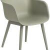 Muuto Fiber Chair Wood Base dusty green (58959) Muebles de diseño