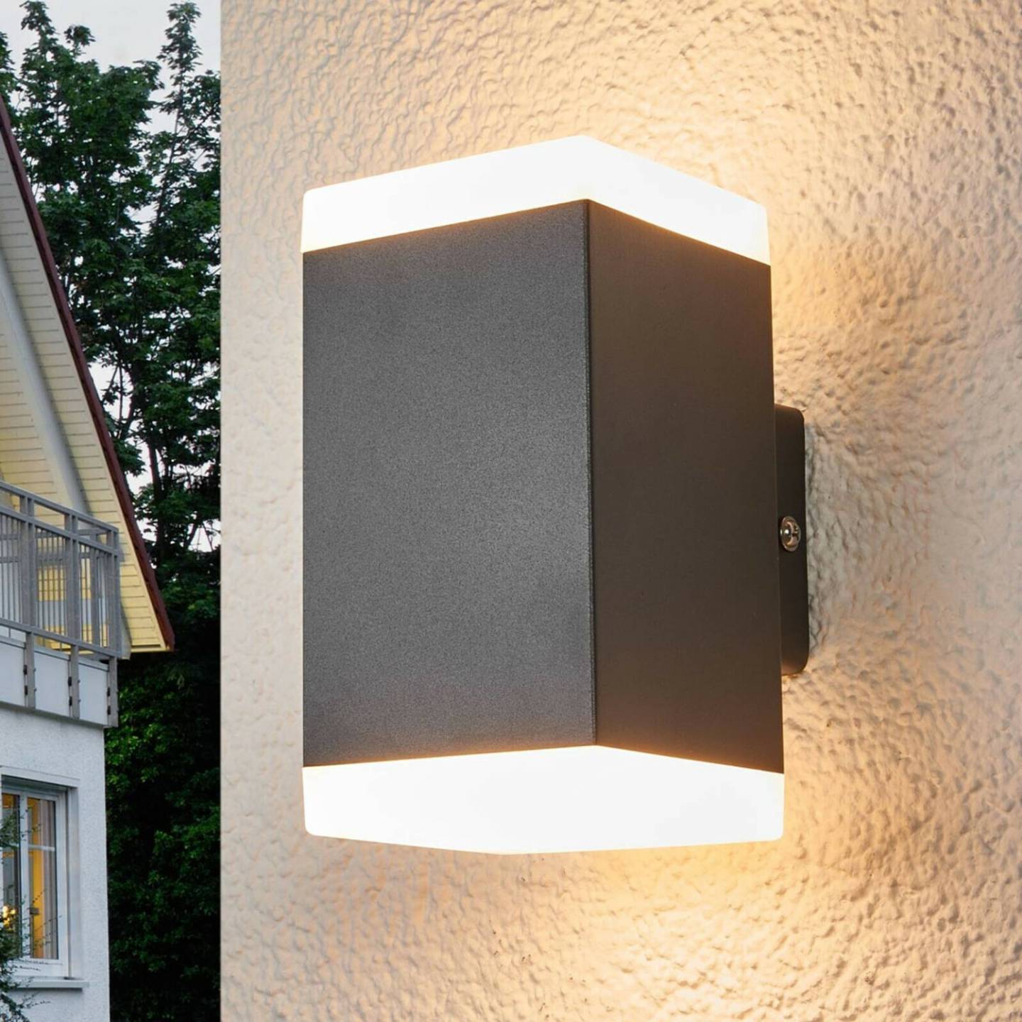 Lampenwelt.com Hedda - angular LED outdoor wall light Lámparas de exterior