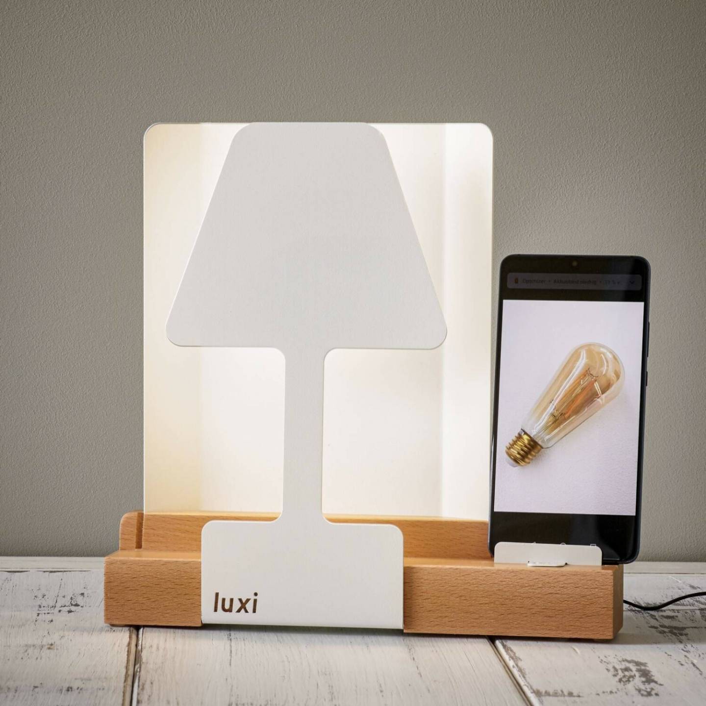 Aluminor LED table lamp Luxi with integrated charging station Lámparas