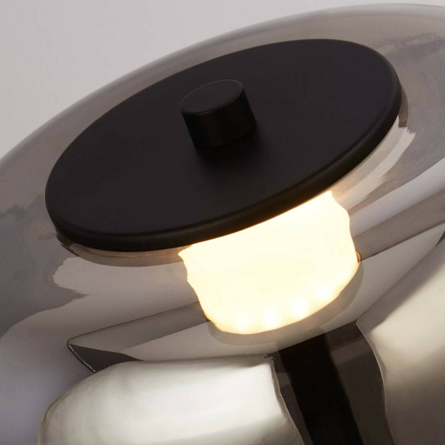 Searchlight LED table lamp Frisbee with glass shade Lámparas